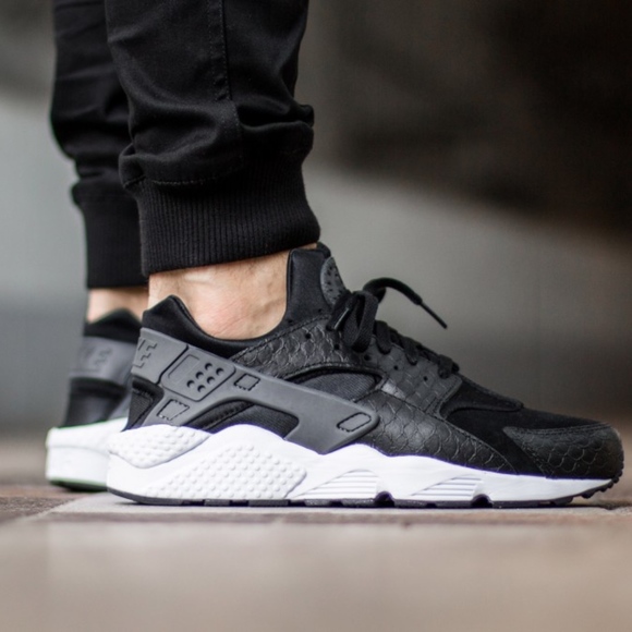 Nike Other - Men's Nike Air Huarache Run Prm (Size 12)